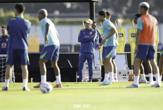 Carlo Ancelotti deu o seu primeiro treino na Seleção Brasileira no CT Joaquim Grava (Foto: @rafaelribeirorio)