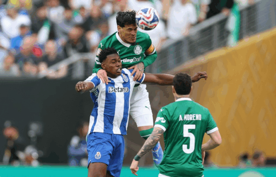 Palmeiras em ação diante do Porto pela Copa do Mundo de Clubes (Foto: Libertadores) 
