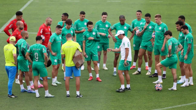 Abel Ferreira conversa com elenco do Palmeiras em treinamento na Carolina do Norte (Foto: Cesar Greco/Palmeiras)