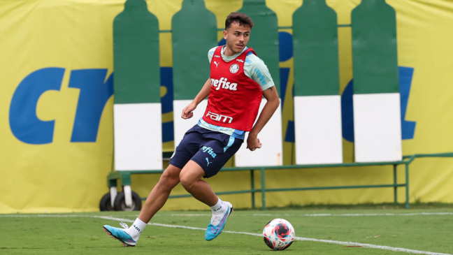 Meia do Palmeiras viaja para Portugal para assinar com novo clube
