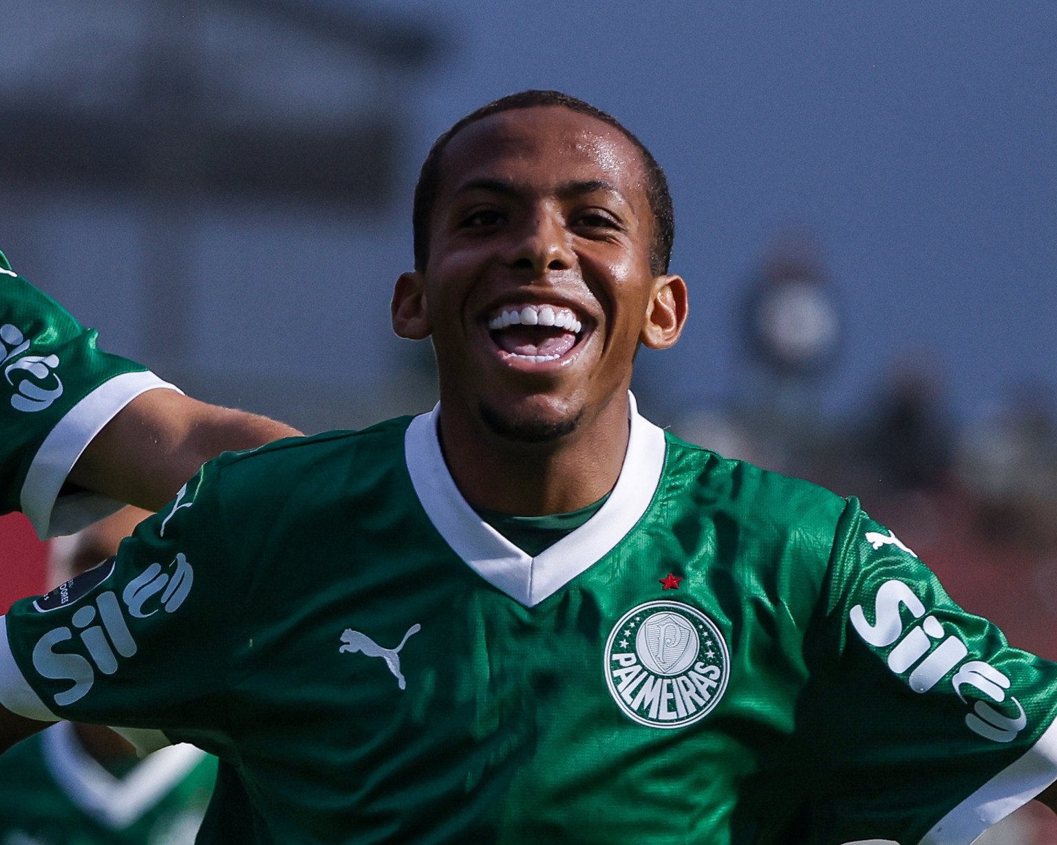 Atacante do Sub-20 assina em definitivo com Palmeiras; multa para exterior ultrapassa R$ 300 milhões 