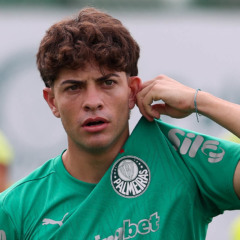 Zenit consulta situação de Giay, do Palmeiras