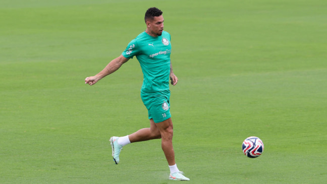 O jogador Paulinho, do Palmeiras, durante treinamento no CT do Philadelphia Eagles. (Foto: Cesar Greco/Palmeiras)