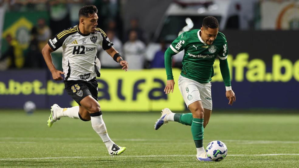 Vitor Roque em ação pelo Palmeiras contra o Atlético-MG (Foto: César Greco / Palmeiras) 