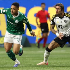 Vitor Roque em ação pelo Palmeiras contra o Atlético-MG (Foto: César Greco / Palmeiras) 