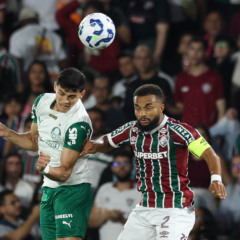 O jogador Ramón Sosa, da SE Palmeiras, disputa bola com o jogador do Fluminense FC, durante partida válida pela décima sexta rodada, do Campeonato Brasileiro, Série A, no Estádio Maracanã. (Foto: Cesar Greco/Palmeiras/by Canon)