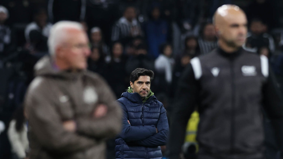 O técnico Abel Ferreira, da SE Palmeiras, em jogo contra equipe do SC Corinthians P, durante partida válida pelas oitavas de final, da Copa do Brasil, na Neo Química Arena. (Foto: Cesar Greco/Palmeiras/by Canon)