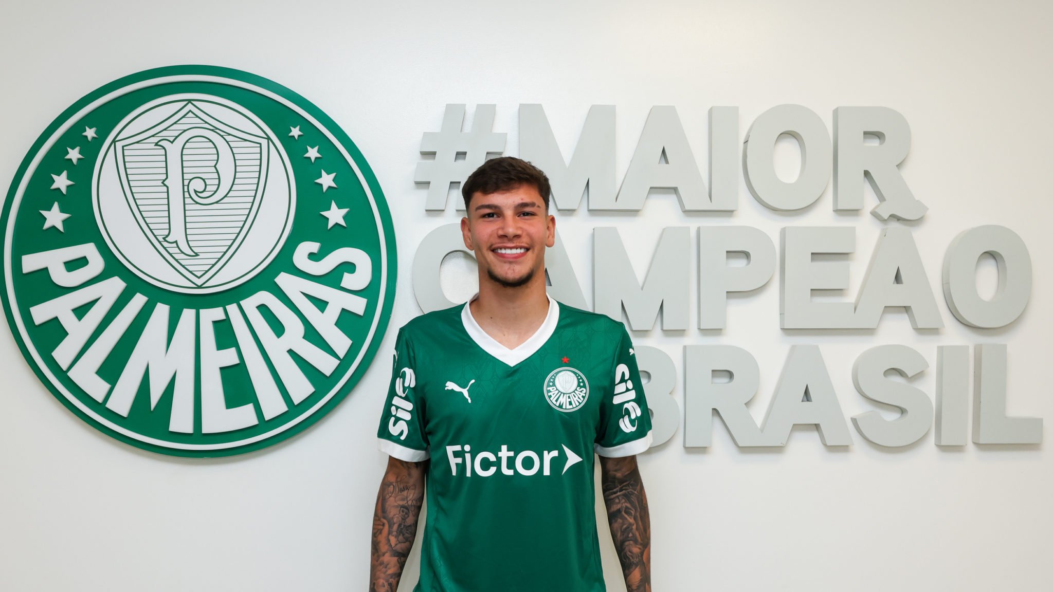 Palmeiras renova contrato com Erick Belé, destaque do Sub-20 