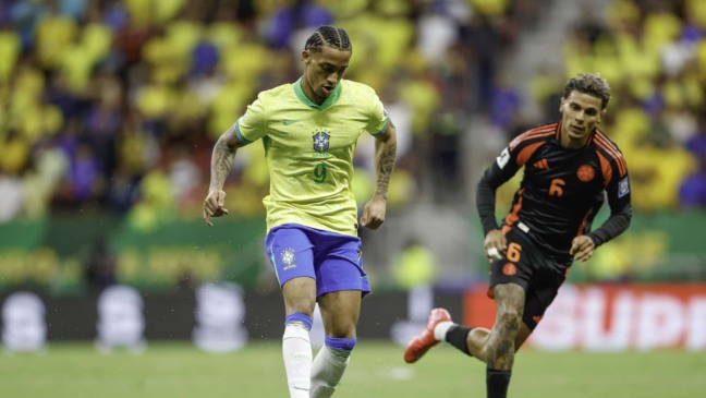João Pedro em treinamento da Seleção Brasileira (Foto: Rafael Ribeiro/CBF)