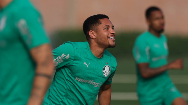 O jogador Vitor Roque, da SE Palmeiras, durante treinamento, no CT do Alianza Lima. (Foto: Cesar Greco/Palmeiras/by Canon)