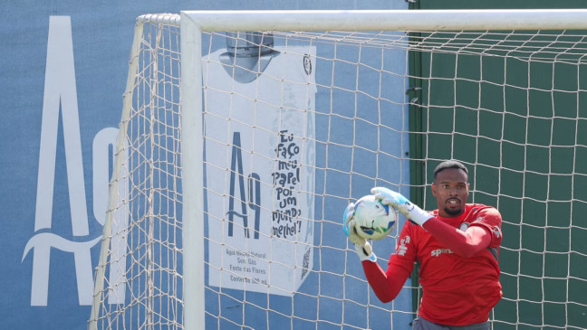 O goleiro Carlos Miguel, da SE Palmeiras, durante treinamento, na Academia de Futebol. (Foto: Cesar Greco/Palmeiras/by Canon)
