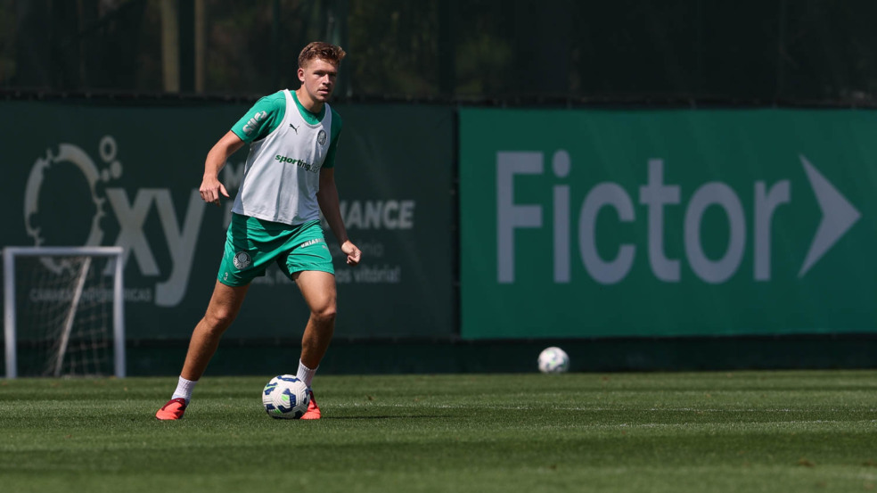 O jogador Bruno Fuchs, da SE Palmeiras, durante treinamento, na Academia de Futebol. (Foto: Cesar Greco/Palmeiras/by Canon)