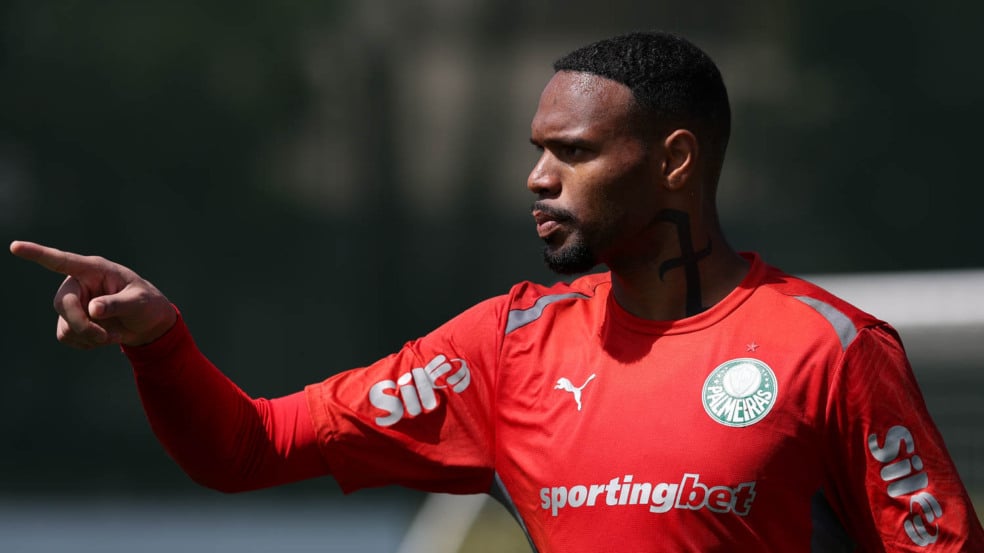 O goleiro Carlos Miguel durante treinamento na Academia de Futebol (Foto: Cesar Greco/Palmeiras)
