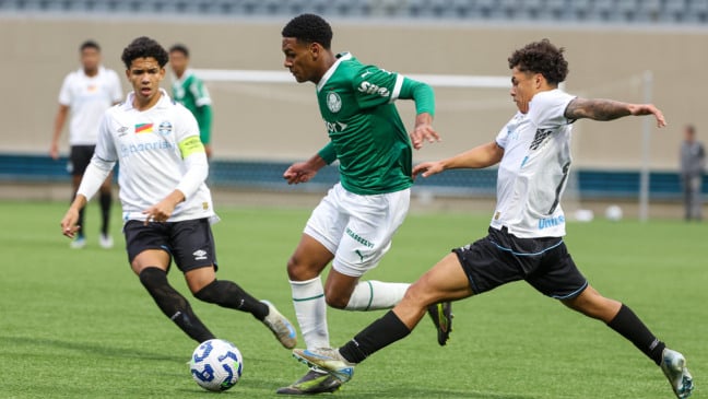 De placa! Atacante do Palmeiras dribla cinco adversários e faz lindo gol pelo Sub-17