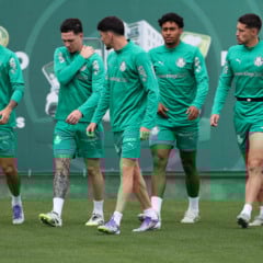 Os jogadores Felipe Anderson, Anibal Moreno, Joaquín Piquerez, Luighi e Emiliano Martínez (E/D), da SE Palmeiras, durante treinamento, na Academia de Futebol. (Foto: Cesar Greco/Palmeiras/by Canon)
