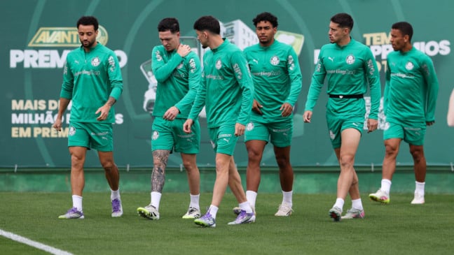 Os jogadores Felipe Anderson, Anibal Moreno, Joaquín Piquerez, Luighi e Emiliano Martínez (E/D), da SE Palmeiras, durante treinamento, na Academia de Futebol. (Foto: Cesar Greco/Palmeiras/by Canon)
