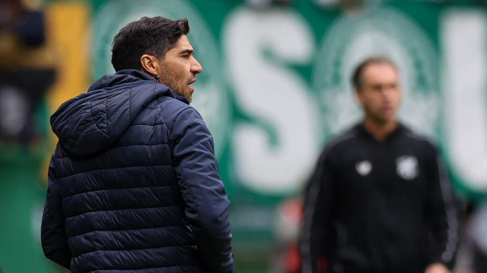 O técnico Abel Ferreira, da SE Palmeiras, em jogo contra a equipe do Ceará SC, durante partida válida pela décima nona rodada, do Campeonato Brasileiro, Série A, na arena Allianz Parque. (Foto: Cesar Greco/Palmeiras/by Canon)