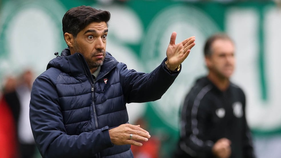 O técnico Abel Ferreira, da SE Palmeiras, em jogo contra a equipe do Ceará SC, durante partida válida pela décima nona rodada, do Campeonato Brasileiro, Série A, na arena Allianz Parque. (Foto: Cesar Greco/Palmeiras/by Canon)