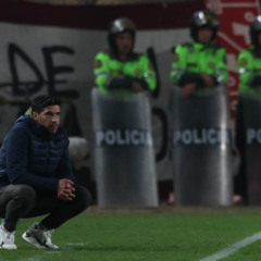 O técnico Abel Ferreira, da SE Palmeiras, em jogo contra a equipe do C Universitario D, durante partida válida pelas oitavas de final, ida, da Copa Libertadores, no Estádio Monumental. (Foto: Cesar Greco/Palmeiras/by Canon)
