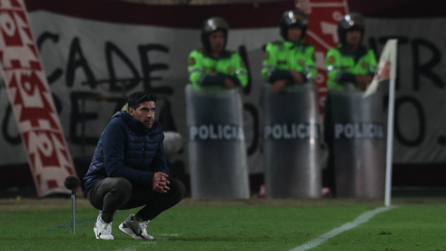 O técnico Abel Ferreira, da SE Palmeiras, em jogo contra a equipe do C Universitario D, durante partida válida pelas oitavas de final, ida, da Copa Libertadores, no Estádio Monumental. (Foto: Cesar Greco/Palmeiras/by Canon)