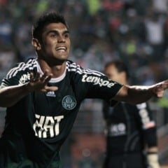Ex-jogador do Palmeiras bate pênalti de forma inusitada pela Série D; veja