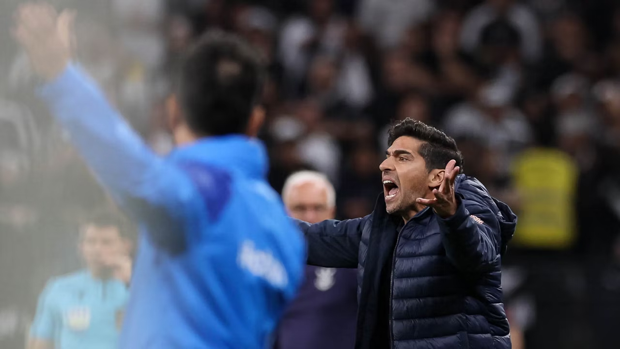 Palmeiras aposta em juventude e mantém elenco reduzido em 2025