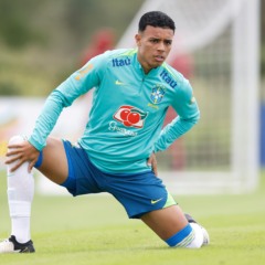 De entregador de sapatos à Seleção Brasileira: conheça zagueiro que se destaca no Sub-20 do Palmeiras