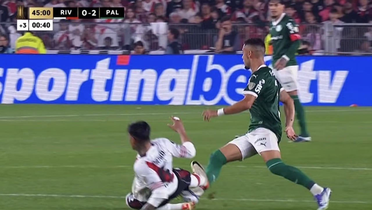Andreas Pereira tem corte na canela por conta de entrada em Palmeiras e River Plate