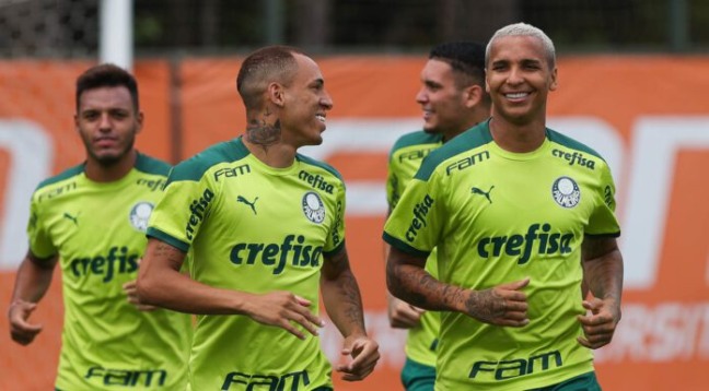 Breno Lopes e Deyverson em treinamento pelo Palmeiras. (Foto: César Greco)