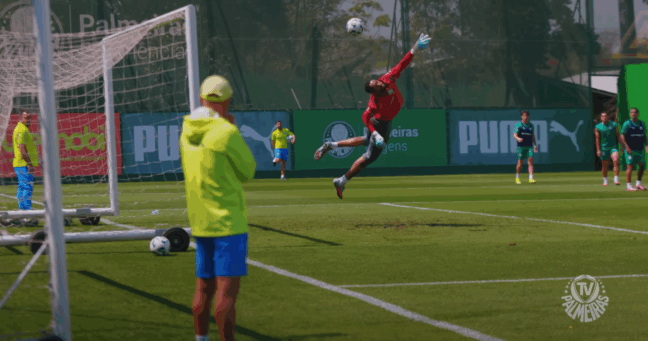 Perto do retorno, Raphael Veiga faz um golaço em treino do Palmeiras; veja