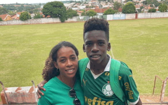 Davizão ao lado da mãe (Foto: Arquivo Pessoal)
