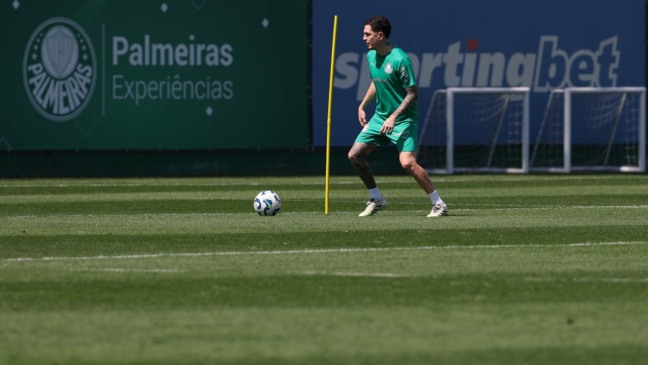 O meio-campista Aníbal Moreno durante treinamento na Academia de Futebol (Foto: Cesar Greco/Palmeiras/by Canon)
