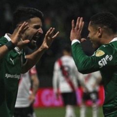 Vitor Roque e Flaco López juntos em Palmeiras x River Plate (Foto: Danilo Martins Yoshioka)


