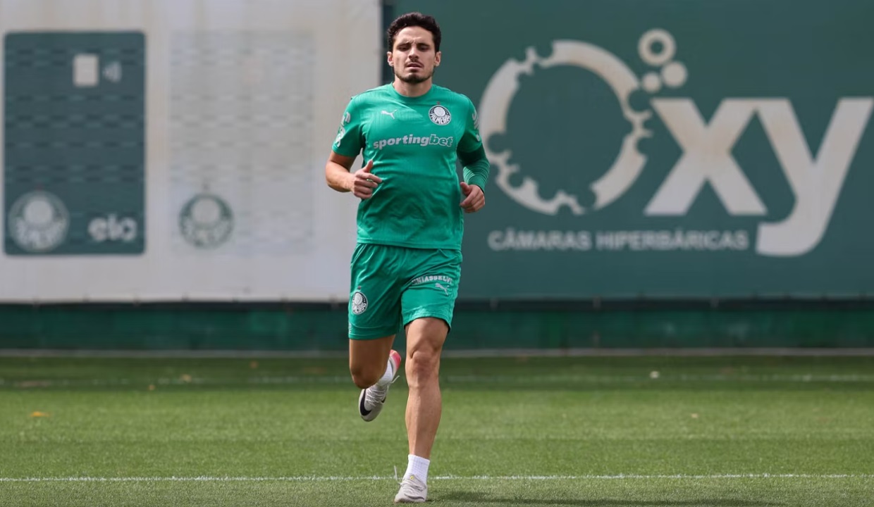 Raphael Veiga durante treinamento na Academia de Futebol (Foto: Cesar Greco/Palmeiras)