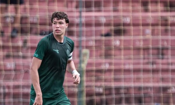 Palmeiras encaminha contratação do zagueiro do Coritiba