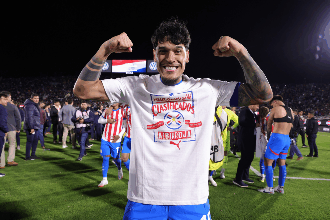 Gómez comemora vaga do Paraguai na Copa do Mundo (Foto: Albirroja/Divulgação) Gómez comemora vaga do Paraguai na Copa do Mundo (Foto: Albirroja/Divulgação)