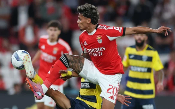 Ex-jogador do Palmeiras faz gol contra em jogo da Liga dos Campeões