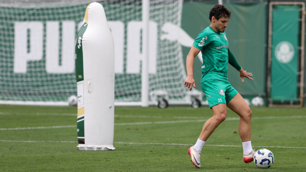 O jogador Raphael Veiga, da SE Palmeiras, durante treinamento, na Academia de Futebol. (Foto: Cesar Greco/Palmeiras/by Canon)