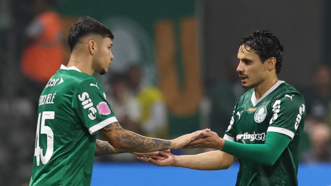 Os jogadores Erick Belé e Raphael Veiga pelo Palmeiras. (Foto: Cesar Greco/Palmeiras)

