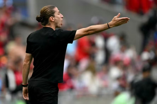Filipe Luís durante vitória do Flamengo sobre o Palmeiras — Foto: Mauro Pimentel/AFP
