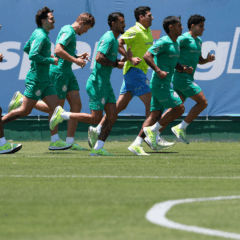 Os jogadores Allan, Mauricio, Bruno Fuchs, Jefté, o preparador físico Thiago Maldonado, Facundo Torres e Bruno Rodrigues (E/D), da SE Palmeiras, durante treinamento, na Academia de Futebol. (Foto: Cesar Greco/Palmeiras/by Canon)
