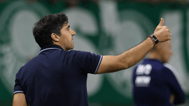 O técnico Abel Ferreira, da SE Palmeiras, em jogo contra a equipe do Cruzeiro EC, durante partida válida pela trigésima rodada, do Campeonato Brasileiro, Série A, na arena Alllianz Parque. (Foto: Cesar Greco/Palmeiras/by Canon)
