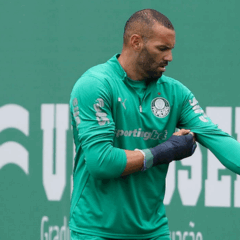 O goleiro Weverton, da SE Palmeiras, durante treinamento, na Academia de Futebol. (Foto: Cesar Greco/Palmeiras/by Canon)
