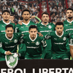 O time da SE Palmeiras, posa para foto em jogo contra a equipe da Liga Desportiva Universitaria, durante partida válida pelas semi final, ida, da Copa Libertadores, no Estádio Rodrigo Paz Delgado. (Foto: Cesar Greco/Palmeiras/by Canon)
