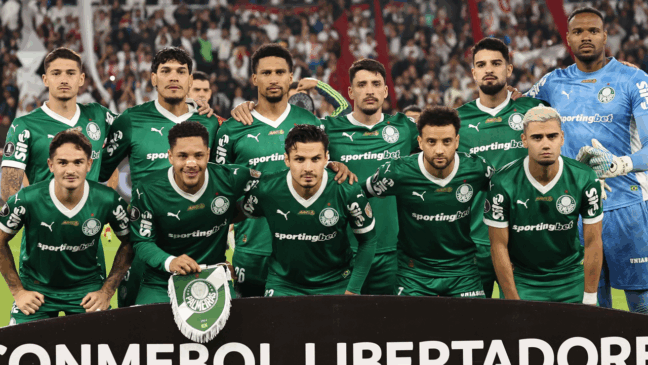 O time da SE Palmeiras, posa para foto em jogo contra a equipe da Liga Desportiva Universitaria, durante partida válida pelas semi final, ida, da Copa Libertadores, no Estádio Rodrigo Paz Delgado. (Foto: Cesar Greco/Palmeiras/by Canon)
