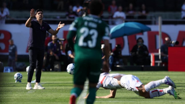 O técnico Abel Ferreira, da SE Palmeiras, em jogo contra a equipe do São Paulo FC, durante partida válida pela vigésima sétima rodada, do Campeonato Brasileiro, Série A, no Estádio Morumbis. (Foto: Cesar Greco/Palmeiras/by Canon)
