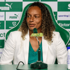 Rosana Augusto foi apresentada em coletiva na Academia de Futebol (Foto: Fabio Menotti/Palmeiras/by Canon)
