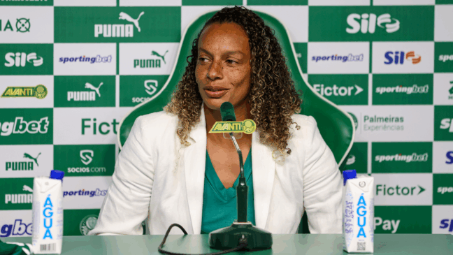 Rosana Augusto foi apresentada em coletiva na Academia de Futebol (Foto: Fabio Menotti/Palmeiras/by Canon)
