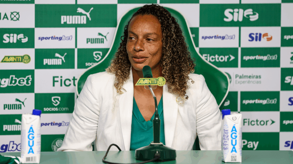 Rosana Augusto foi apresentada em coletiva na Academia de Futebol (Foto: Fabio Menotti/Palmeiras/by Canon)
