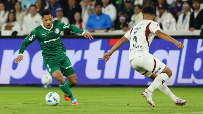 Palmeiras em ação diante da LDU, fora de casa (Foto: Cesar Greco / Palmeiras)